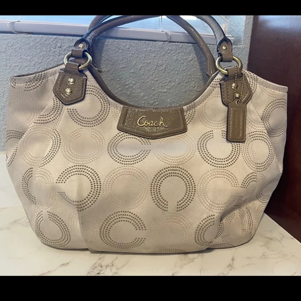 COACH Purse Cream and Beige Shoulder Bag